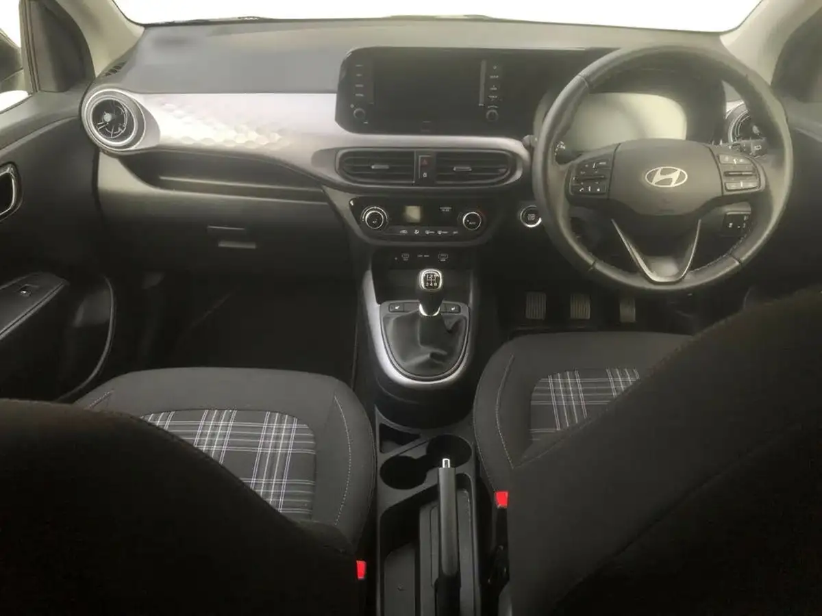 2025-hyundai-i10-12-premium-79ps-big-12