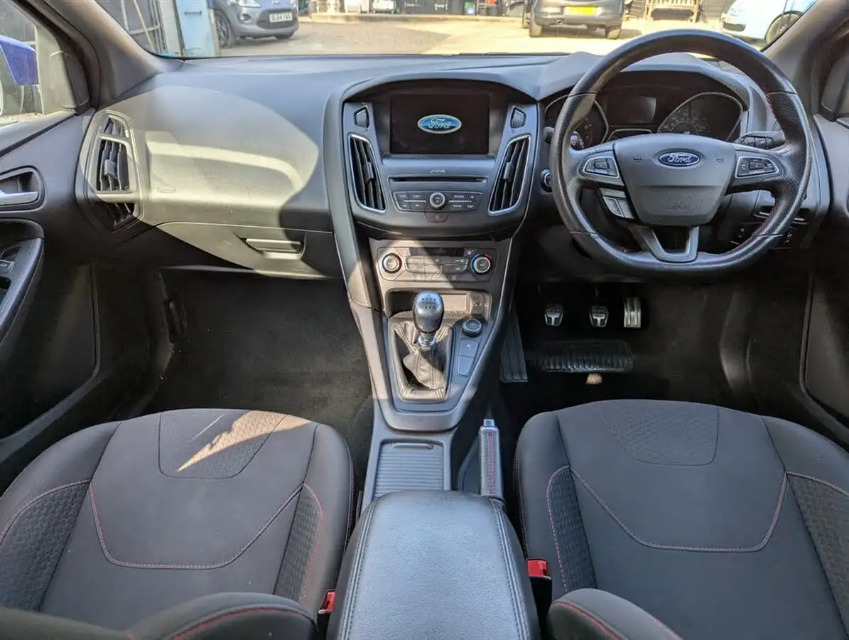 2018-ford-focus-10t-st-line-x-140ps-hatchback-big-3