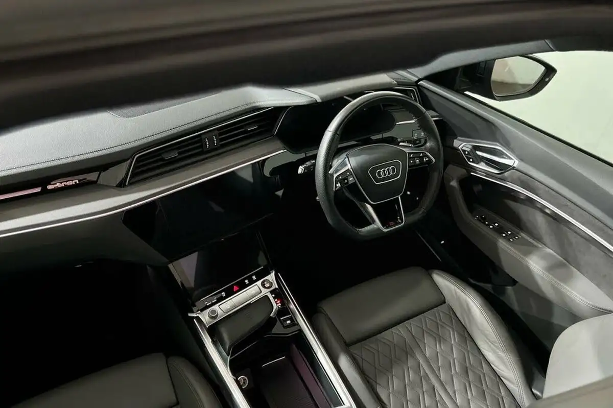 2021-audi-e-tron-e-station-wagon-big-15