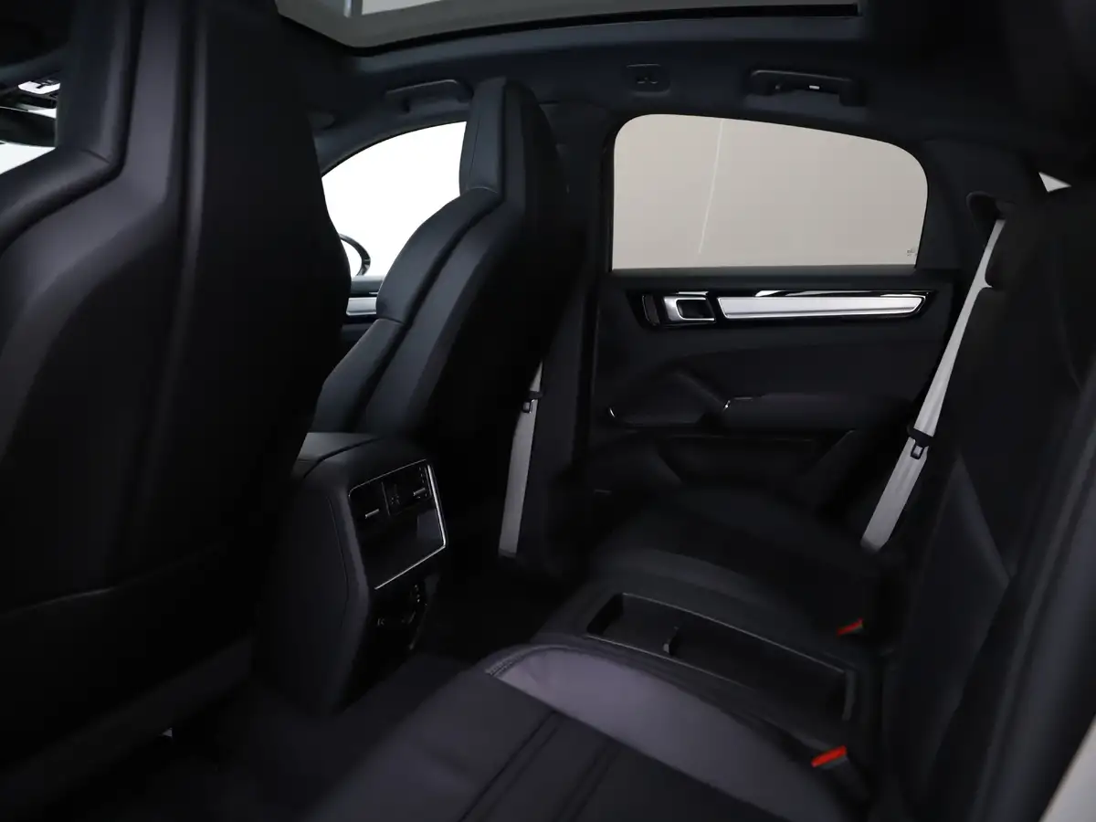 2022-porsche-cayenne-30-v6-platinum-edition-coupe-big-8