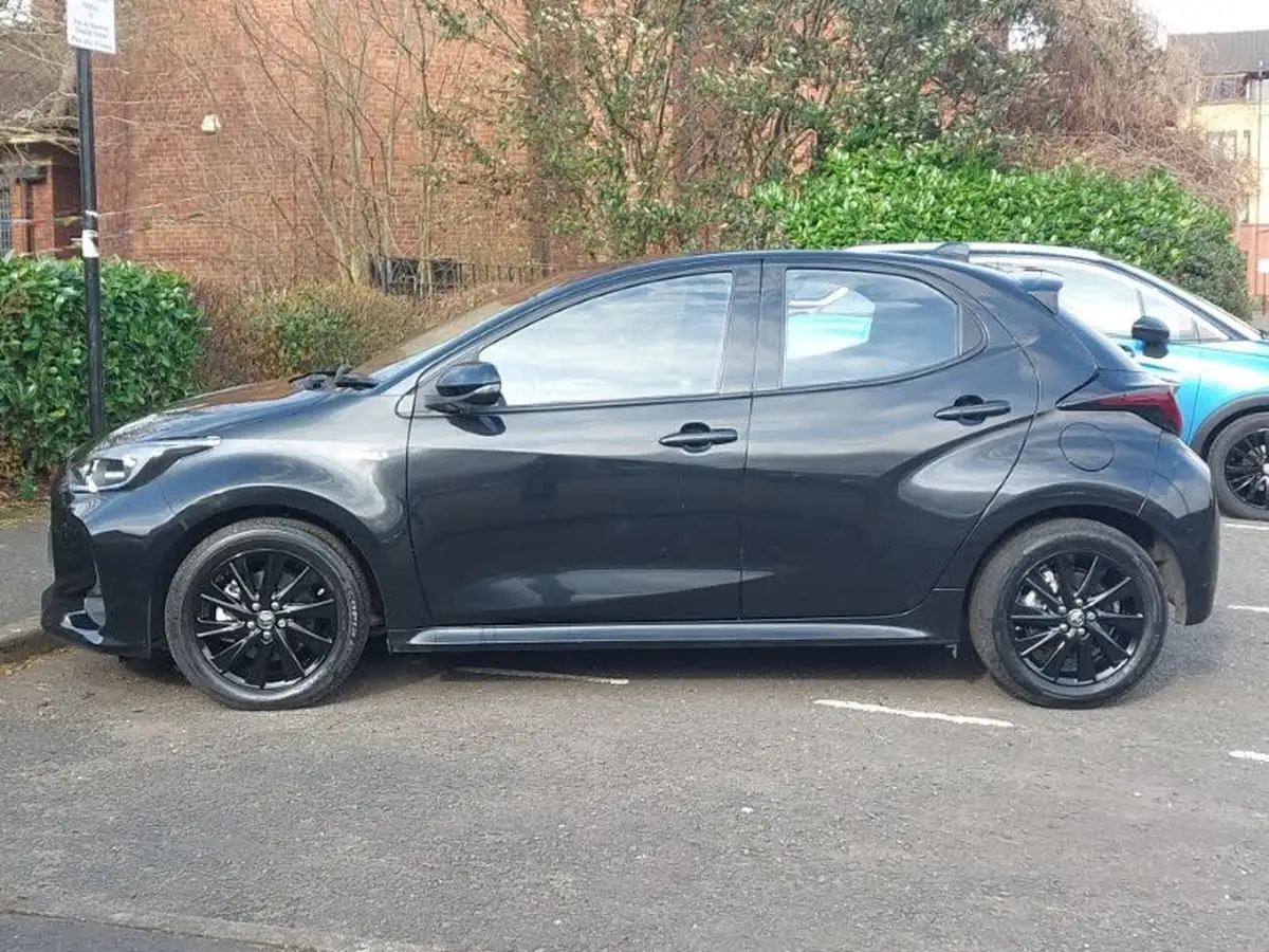 2021-toyota-yaris-15-vvt-i-icon-114bhp-hybrid-1490cc-e-cvt-big-3