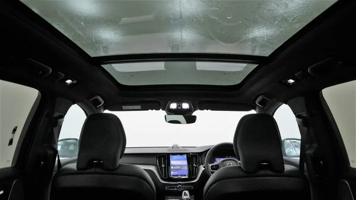 2024-volvo-xc60-20-t8-ultimate-dark-big-19