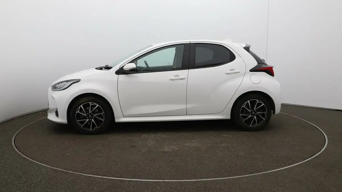 2022-toyota-yaris-15-vvt-i-design-big-4