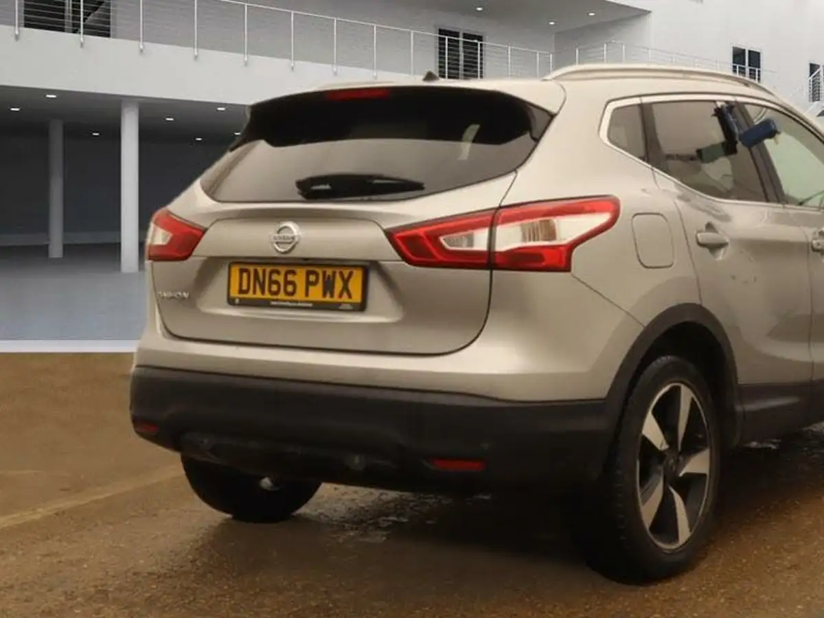 2016-nissan-qashqai-12-dig-t-n-connecta-big-3