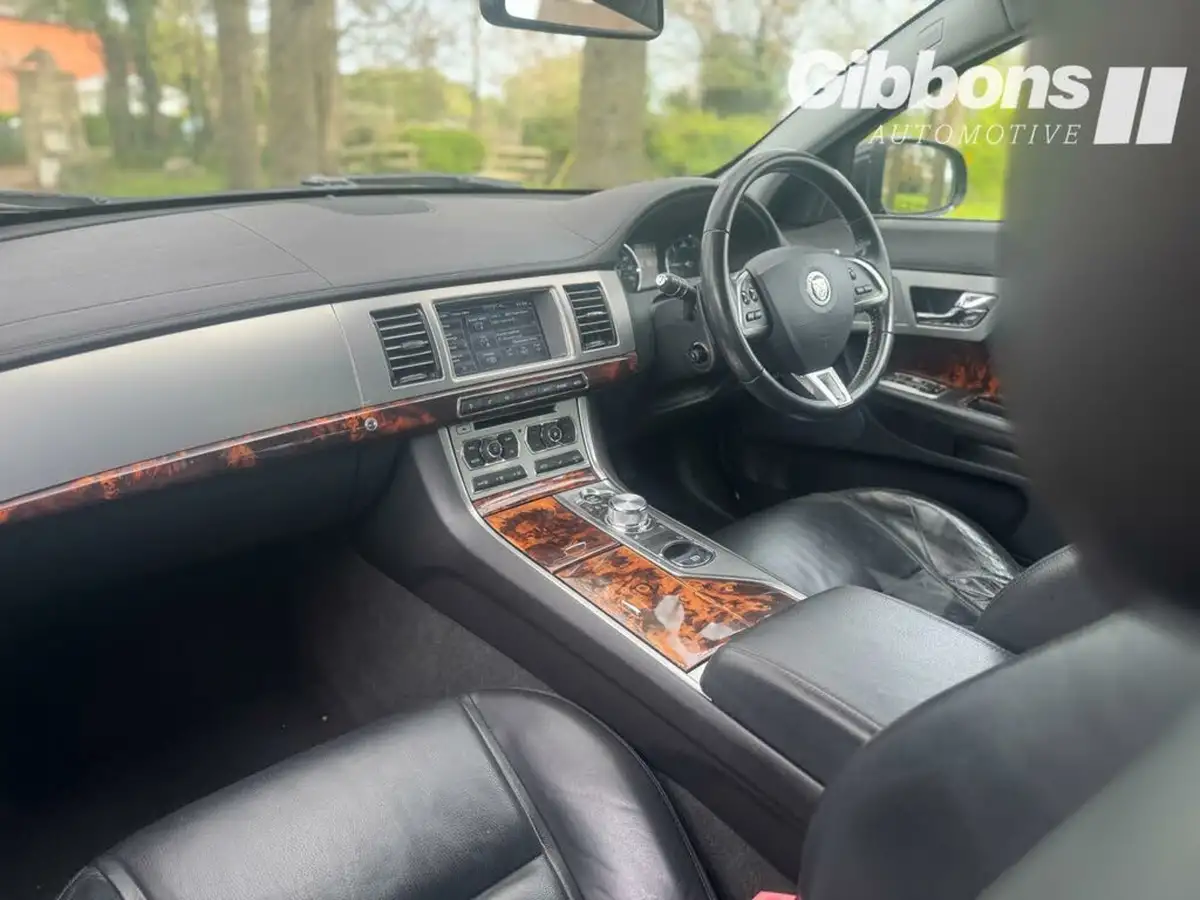 2011-jaguar-xf-22td-luxury-big-17