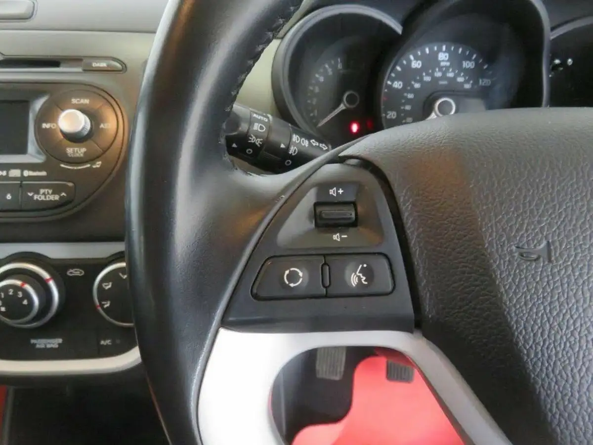 2013-kia-picanto-10-city-big-27