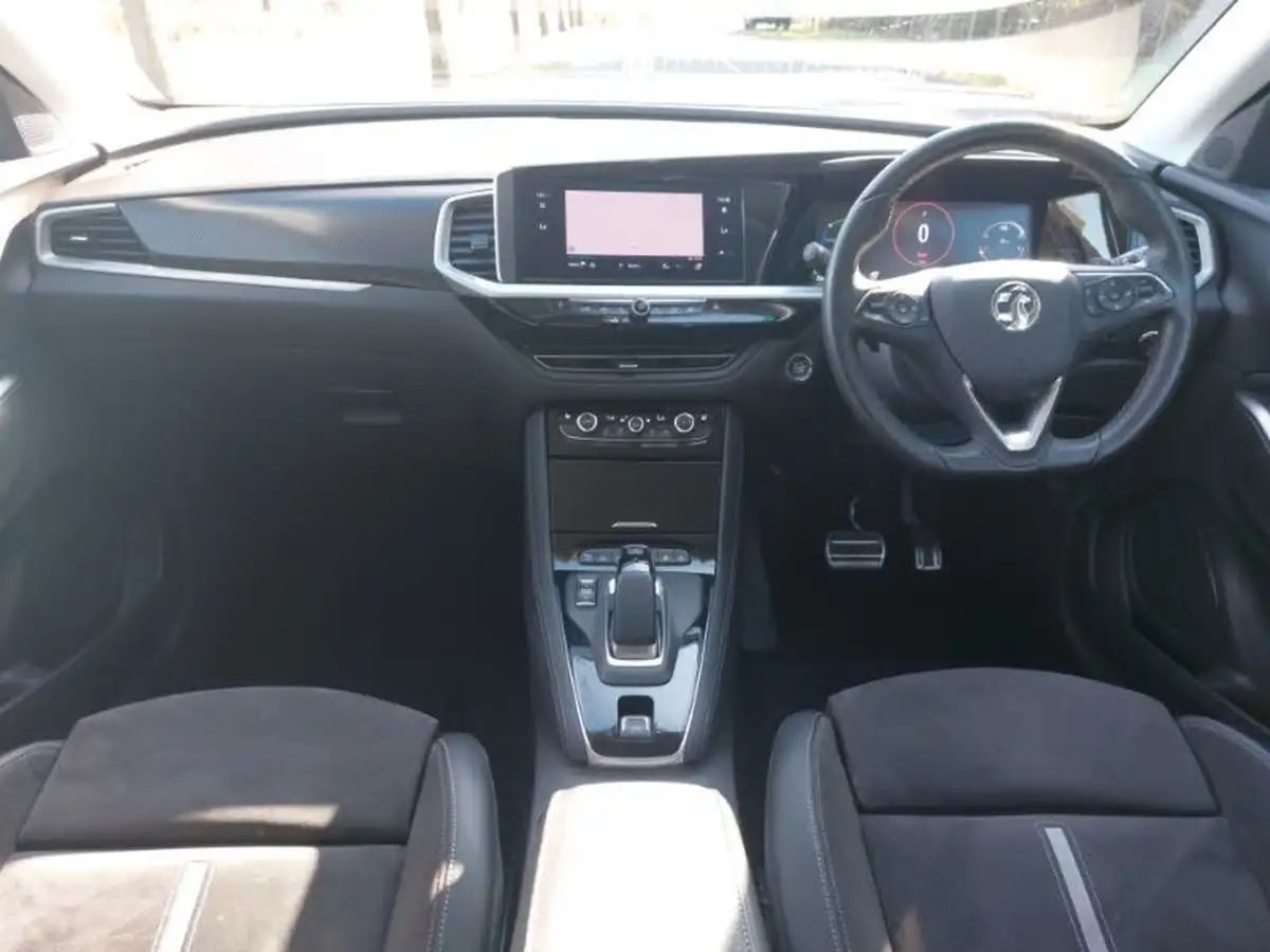 2023-vauxhall-grandland-16-gse-big-2