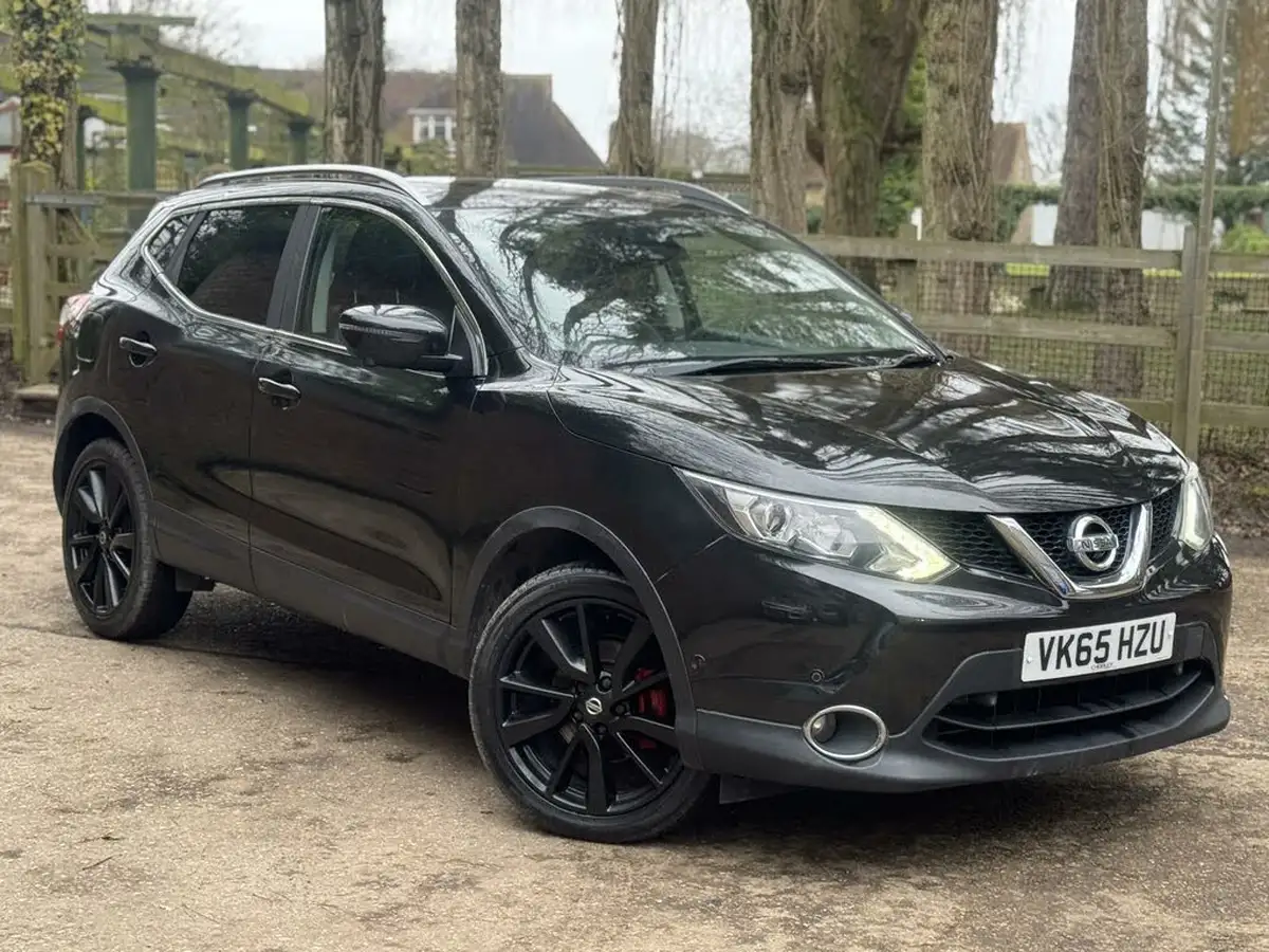 2015-nissan-qashqai-16-tekna-big-3