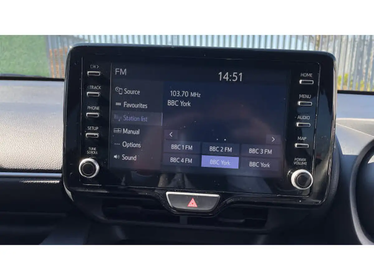 2023-toyota-yaris-15-vvt-i-design-big-11