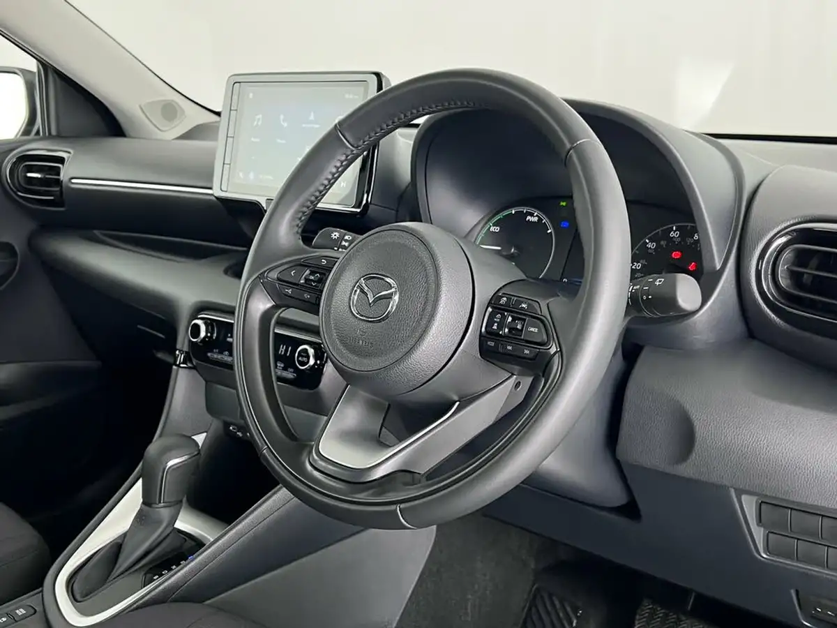 2024-mazda-mazda2-15-exclusive-line-big-15