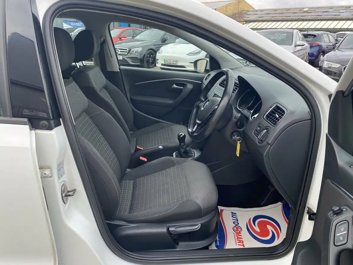 2015-volkswagen-polo-12-tsi-se-5d-big-13