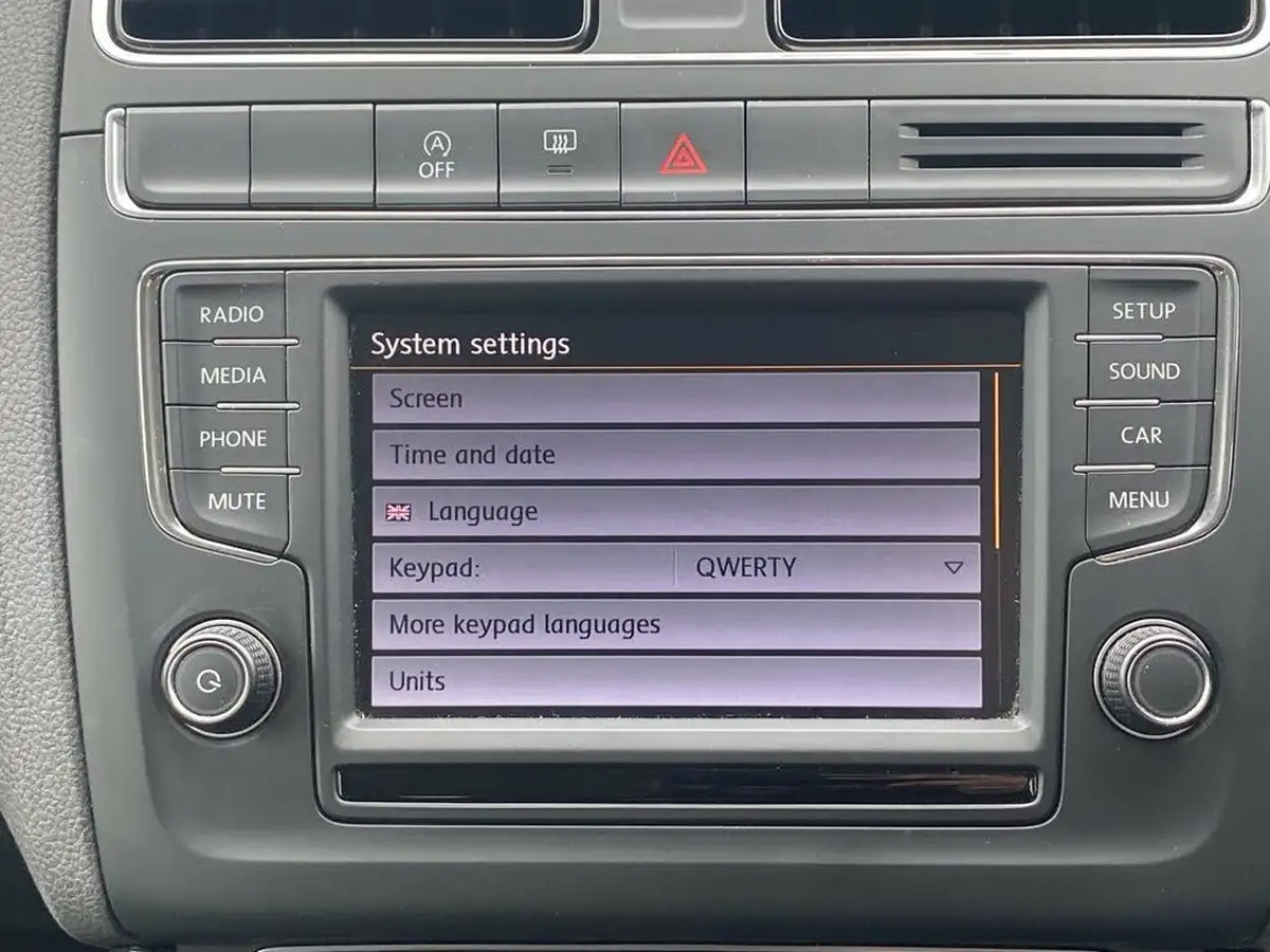 2015-volkswagen-polo-12-tsi-se-5d-big-37