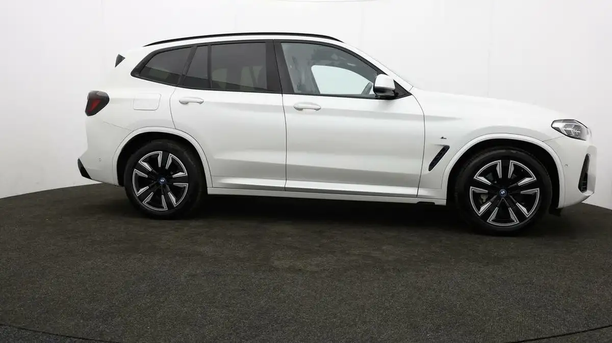 2022-bmw-ix3-e-m-sport-big-33