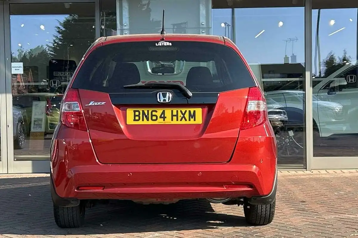 2014-honda-jazz-14-es-plus-cvt-big-6