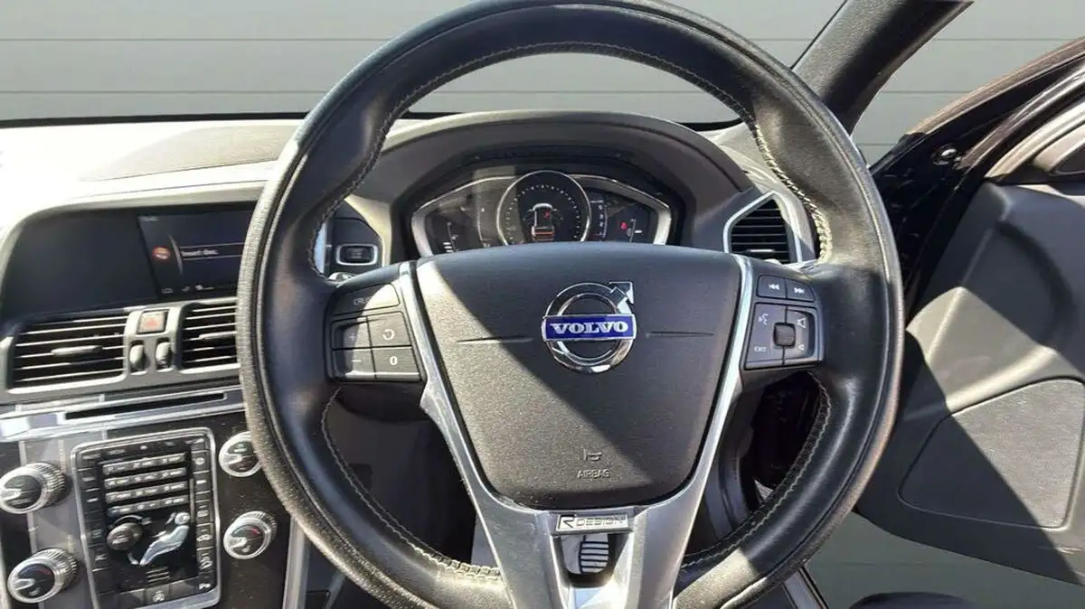 2017-volvo-xc60-24td-d4-r-design-lux-big-9