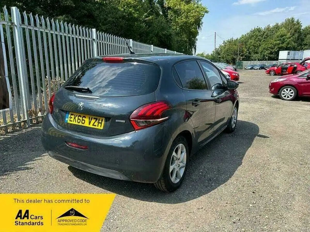 2016-peugeot-208-12-puretech-active-82bhp-5d-big-6