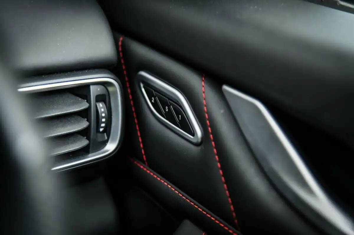 2021-maserati-levante-30-gransport-big-48