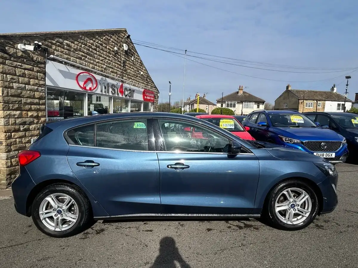 2020-ford-focus-15-zetec-95ps-hatchback-big-5