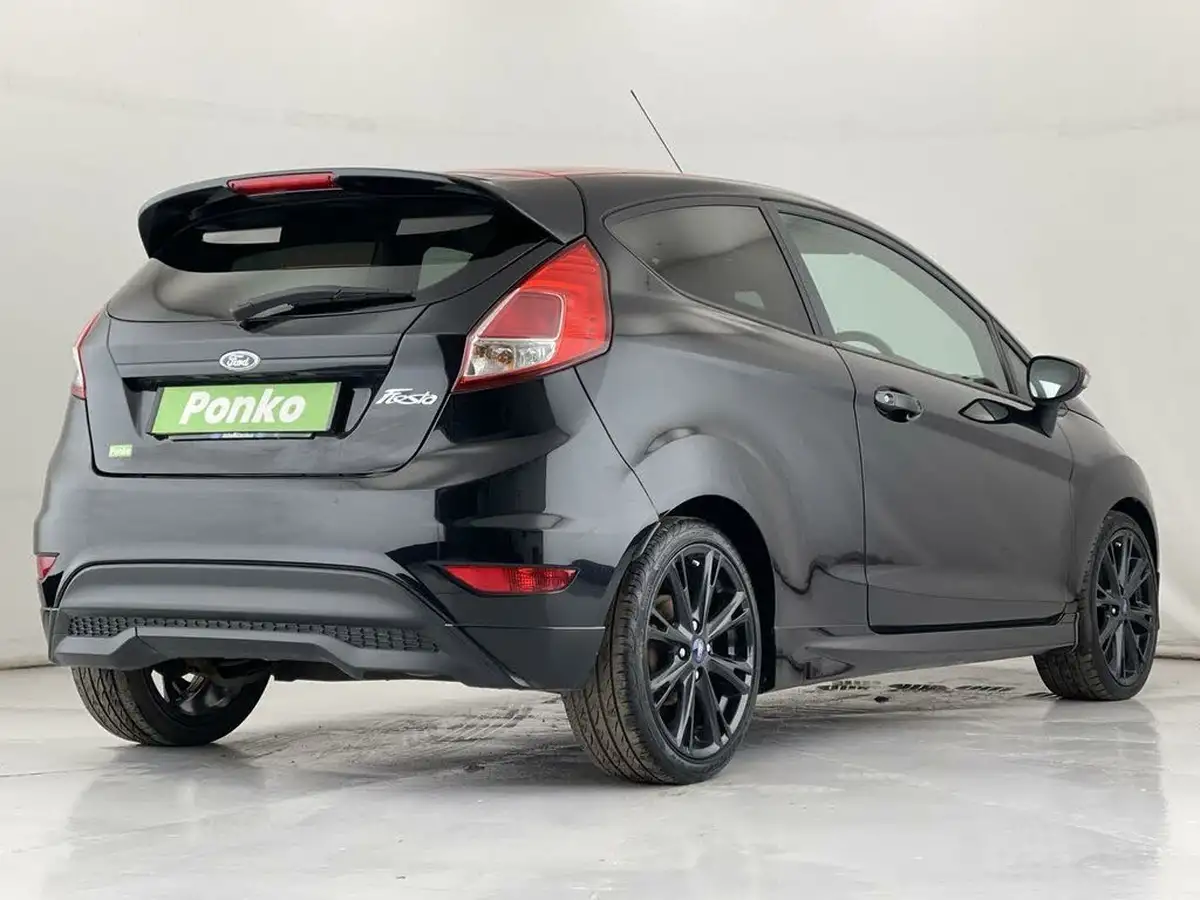 2015-ford-fiesta-10-zetec-s-black-edition-big-3