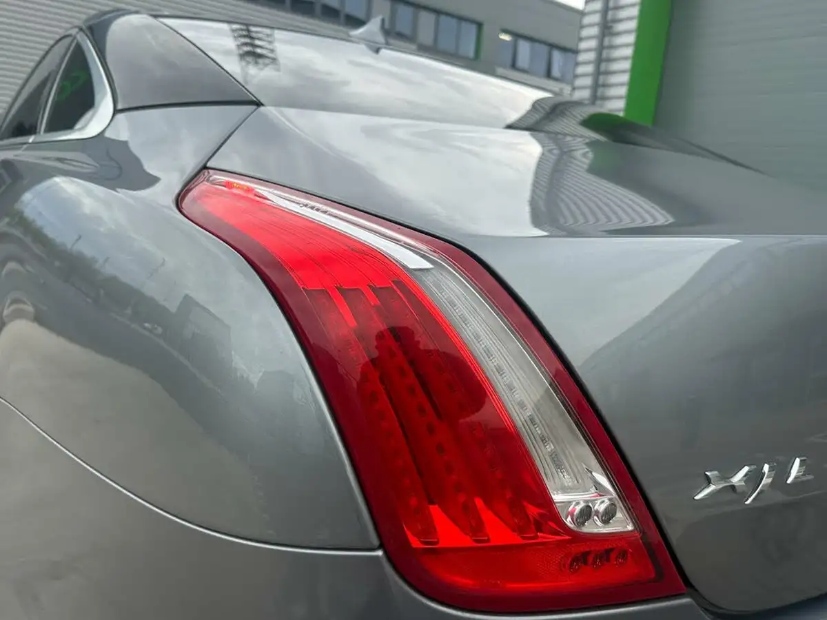 2014-jaguar-xj-series-30td-xj-premium-luxury-lwb-big-21