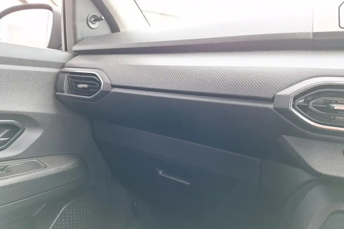 2021-dacia-sandero-10-tce-essential-90bhp-big-16