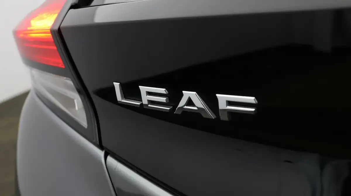 2021-nissan-leaf-e-tekna-big-19