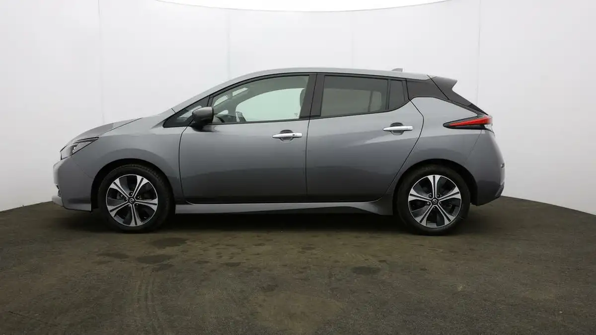 2021-nissan-leaf-e-tekna-big-61