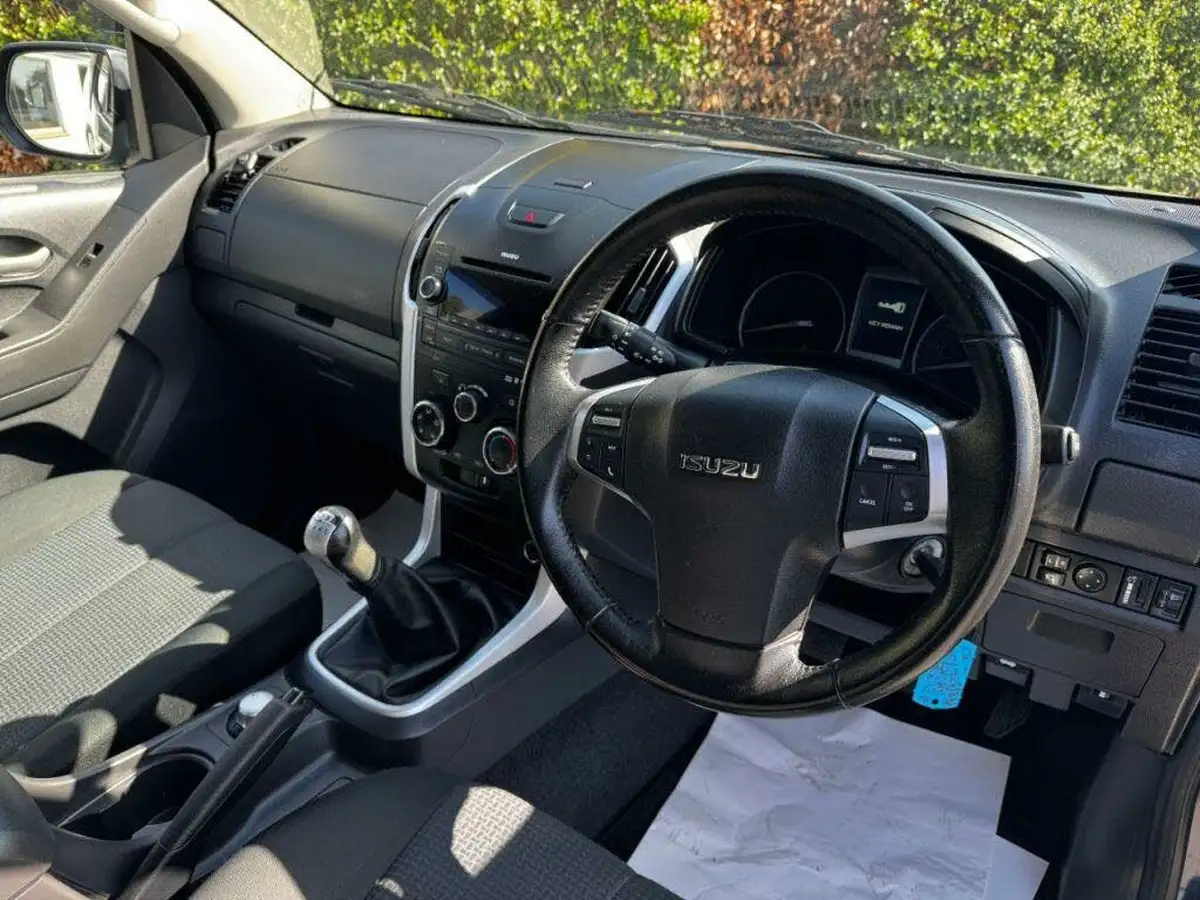 2016-isuzu-d-max-25td-yukon-double-pickup-big-9