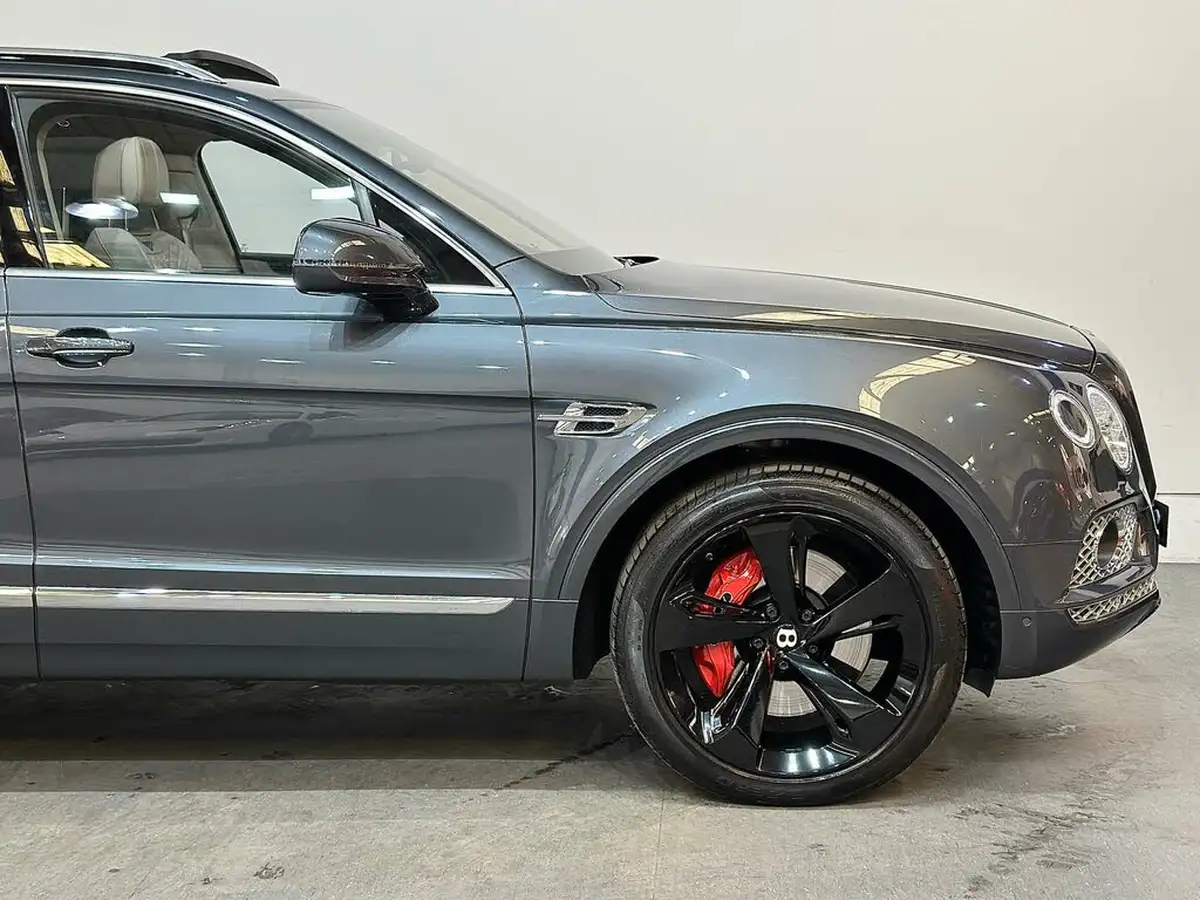 2016-bentley-bentayga-60-w12-big-16