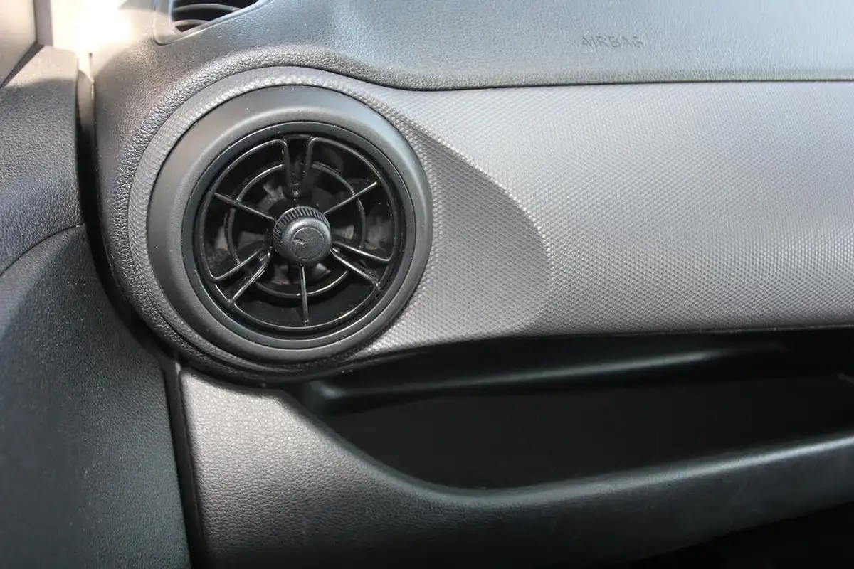 2022-hyundai-i10-10-se-connect-big-25