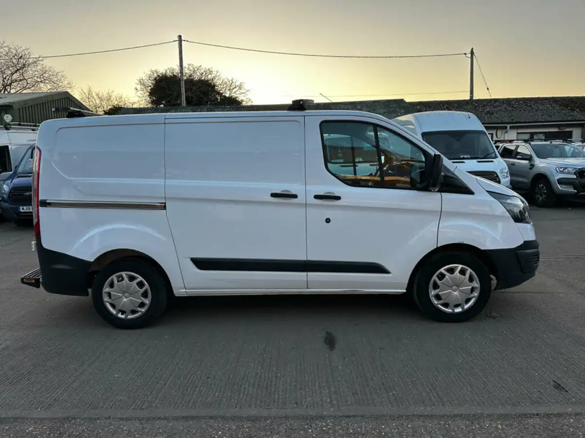 2016-ford-transit-custom-22tdci-310-l1h1-100ps-econetic-panel-van-big-9