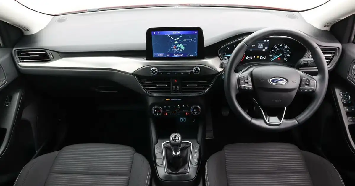 2021-ford-focus-15-titanium-edition-hatchback-big-13