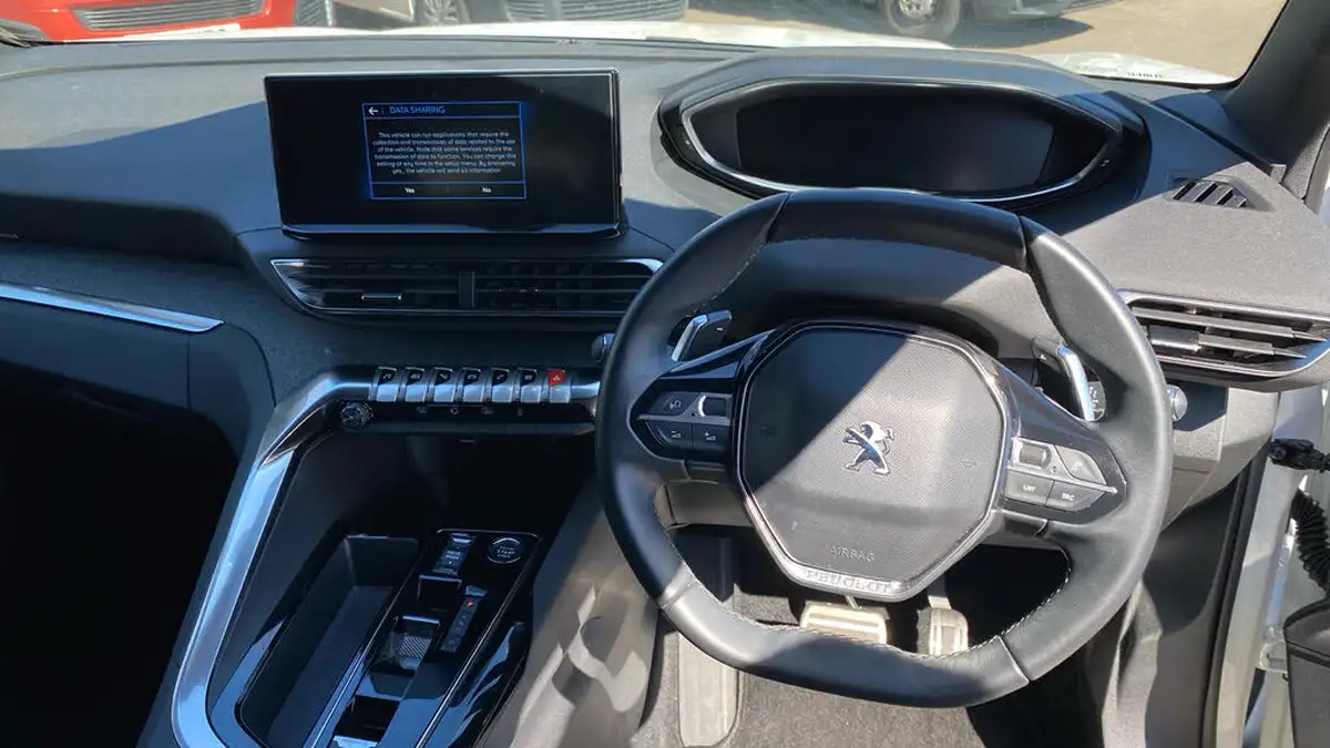 2024-peugeot-5008-suv-12-allure-premium-big-3