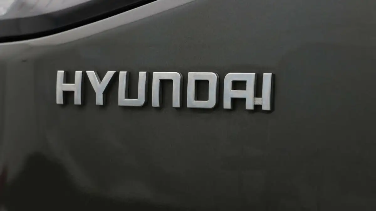 2022-hyundai-ioniq-e-premium-electric-big-22