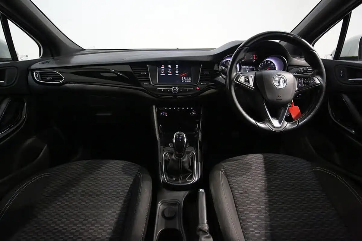 2017-vauxhall-astra-14i-sri-hatchback-big-20