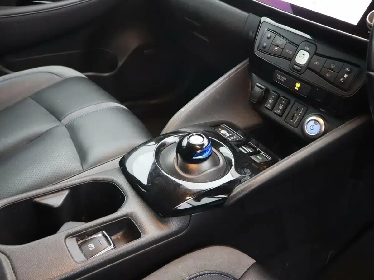2021-nissan-leaf-e-e-tekna-big-17