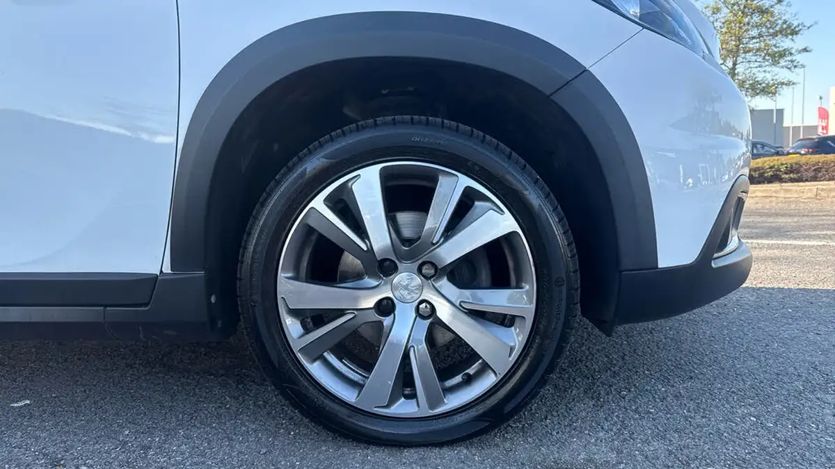 2019-peugeot-2008-suv-12-puretech-allure-premium-82bhp-big-15
