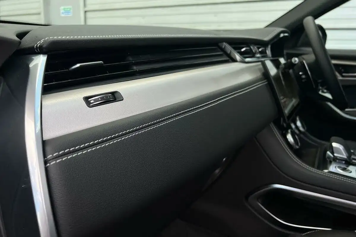 2024-jaguar-f-pace-20-d200-r-dynamic-se-black-90th-anniversary-edition-big-46