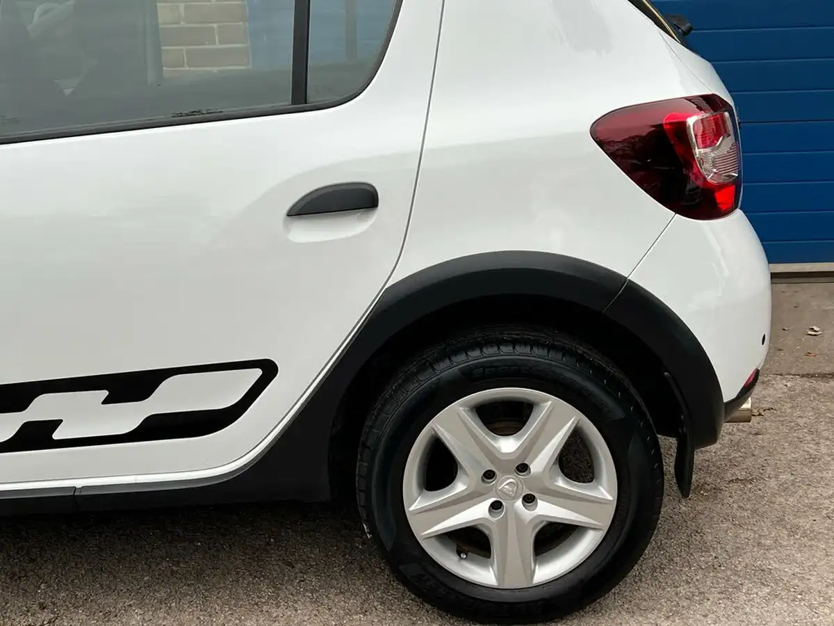 2014-dacia-sandero-stepway-15d-laureate-big-45