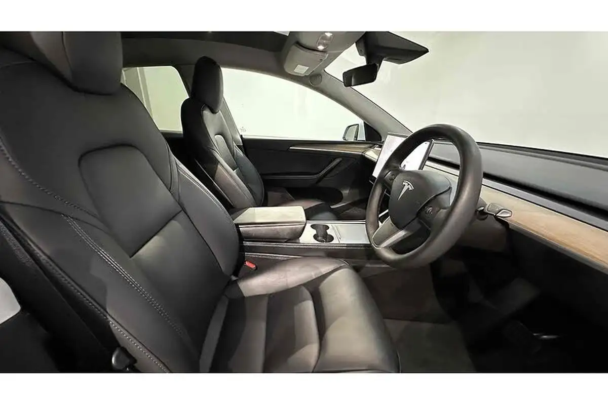 2022-tesla-model-y-e-long-range-big-27