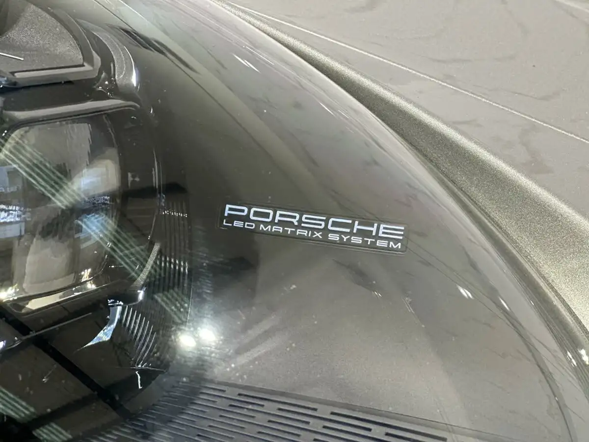 2022-porsche-911-30-carrera-4-coupe-big-12