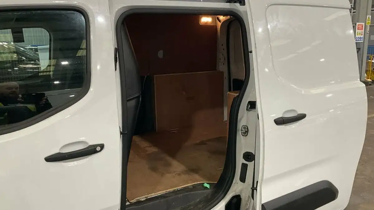2021-citroen-berlingo-15bluehdi-650-enterprise-pro-big-13