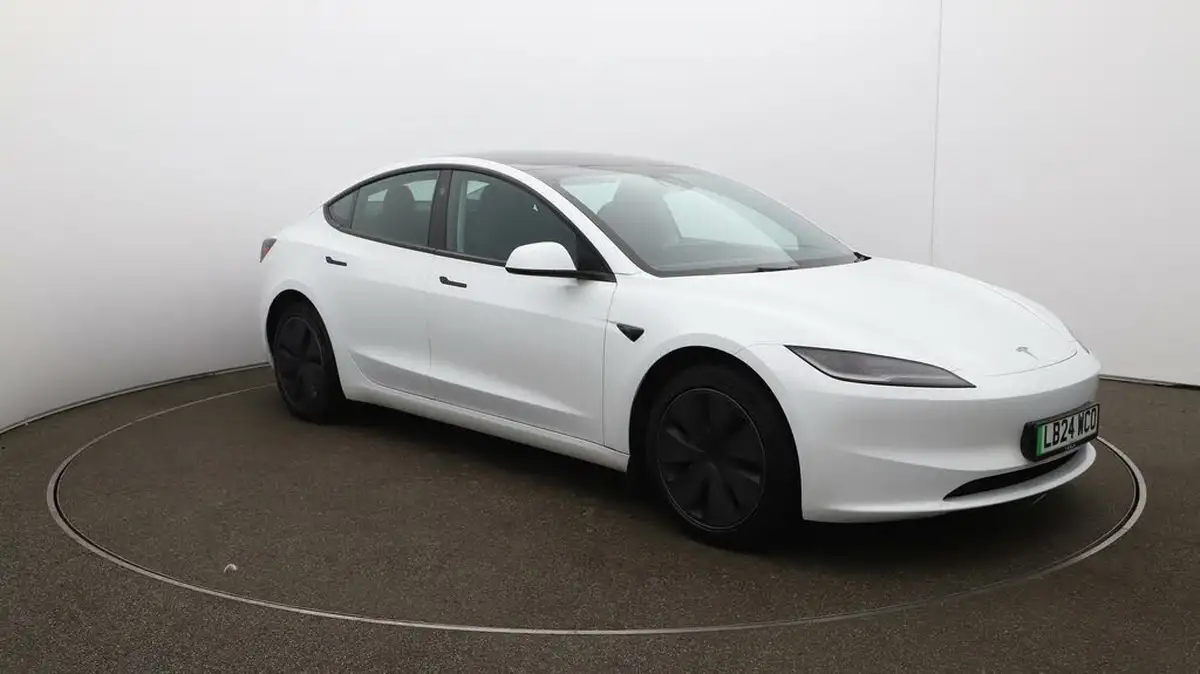 2024-tesla-model-3-e-rwd-big-35