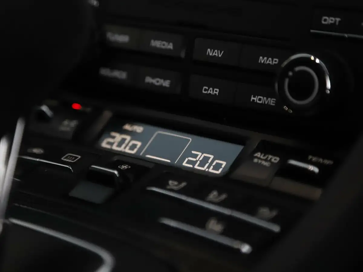 2019-porsche-911-30-carrera-4-gts-coupe-big-17