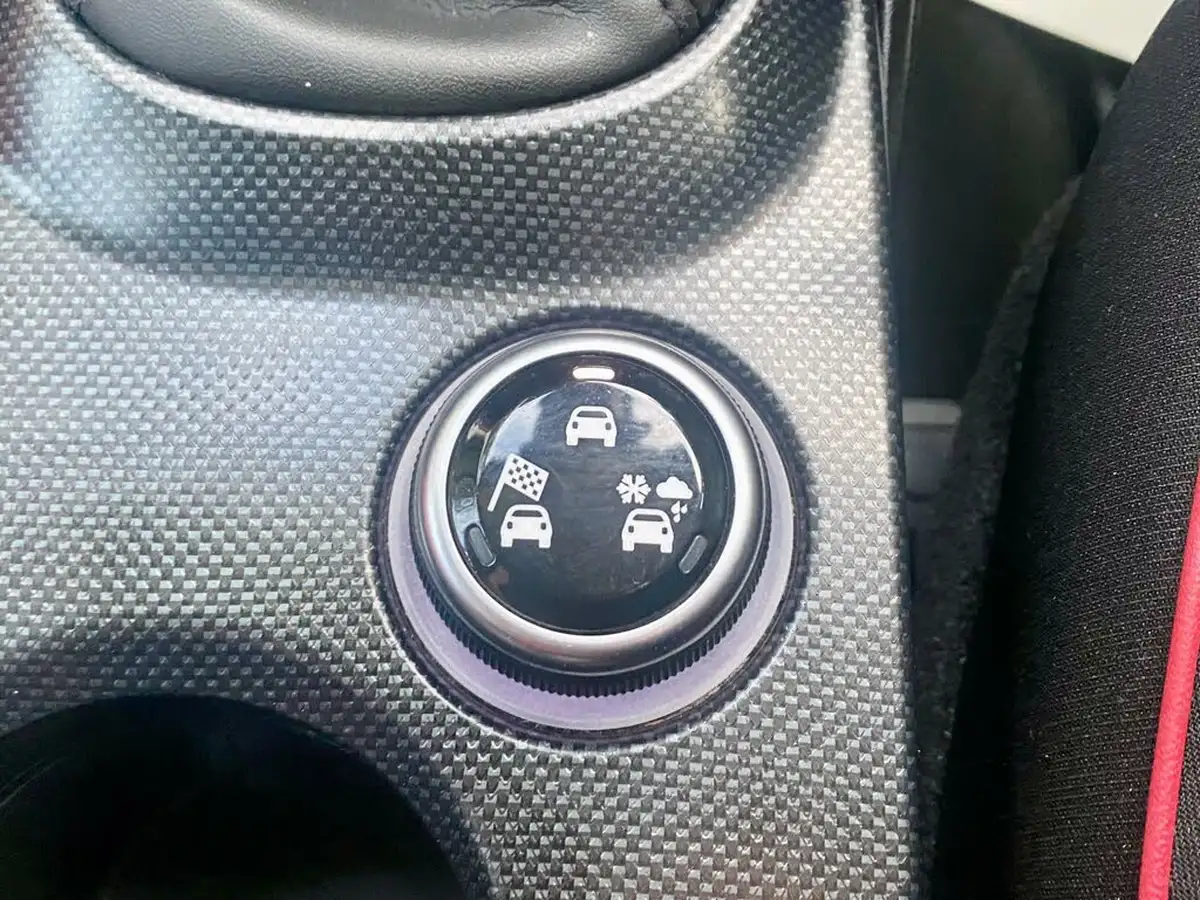 2016-fiat-500x-14-multiair-pop-star-big-25