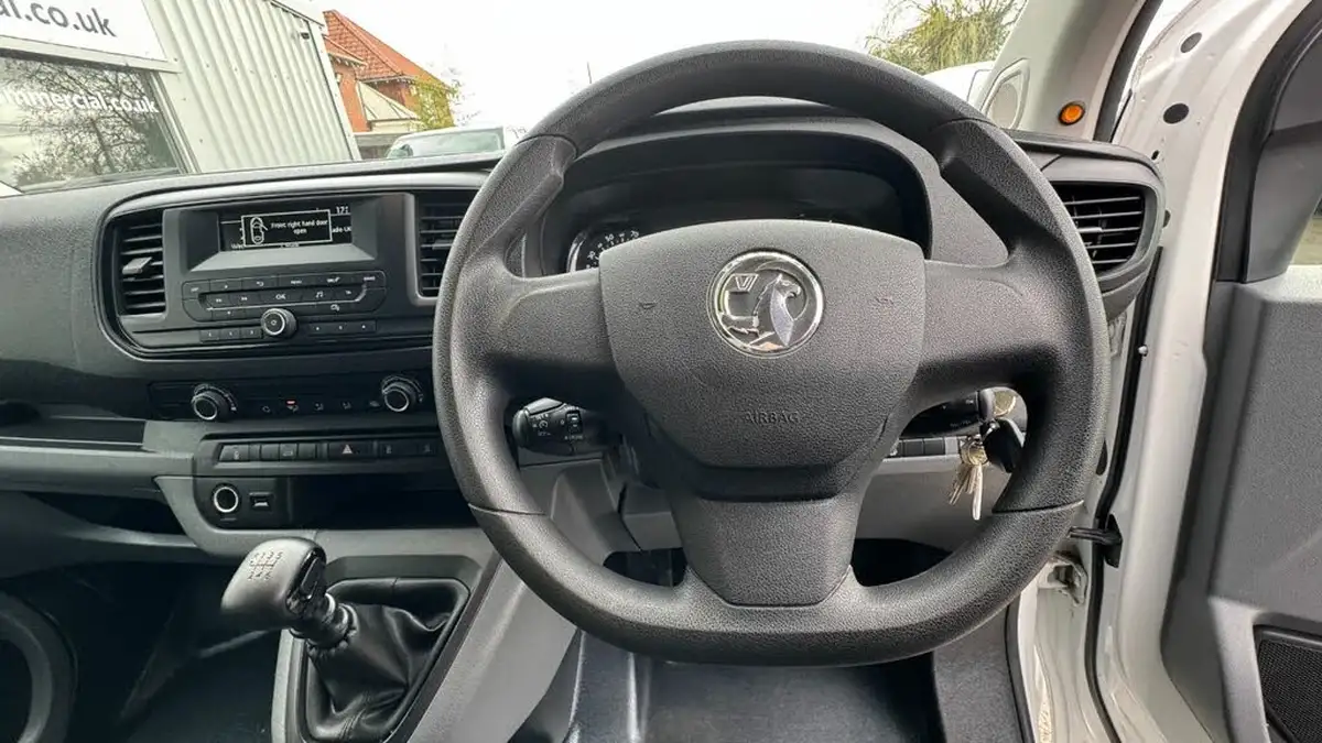 2019-vauxhall-vivaro-15td-2900-l2h1-dynamic-big-35