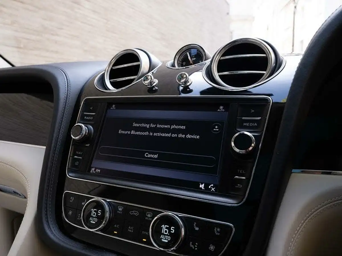 2019-bentley-bentayga-60-w12-speed-big-39