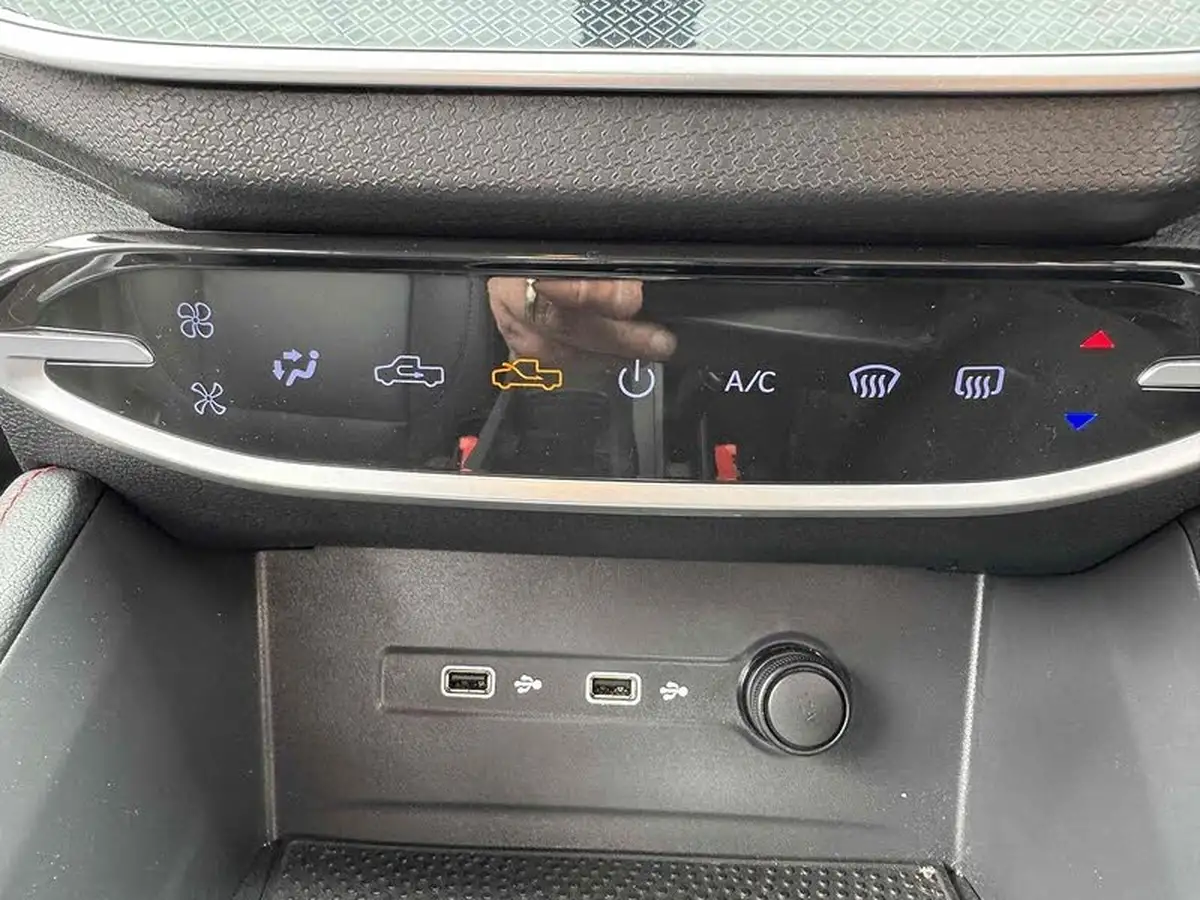 2023-maxus-t90ev-e-8855kwh-big-26
