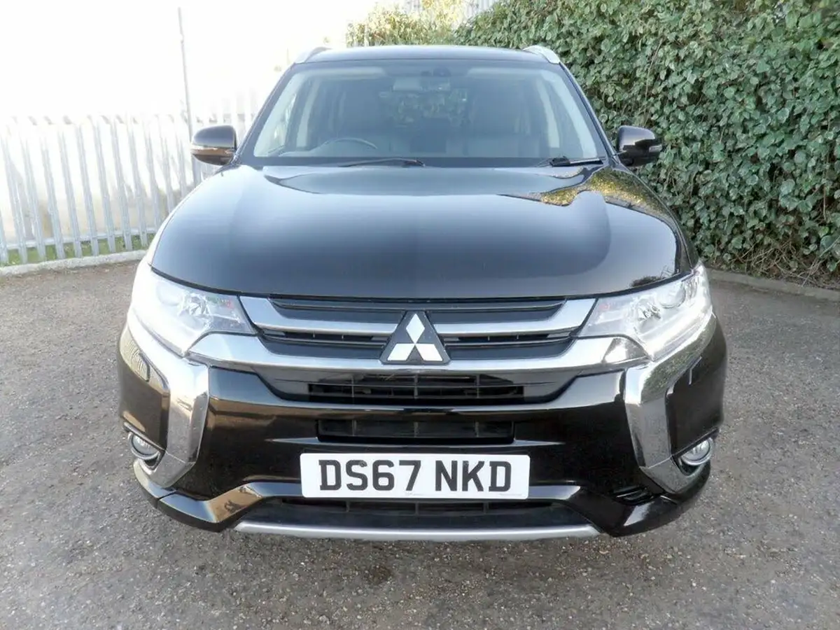2017-mitsubishi-outlander-20-juro-phev-big-1