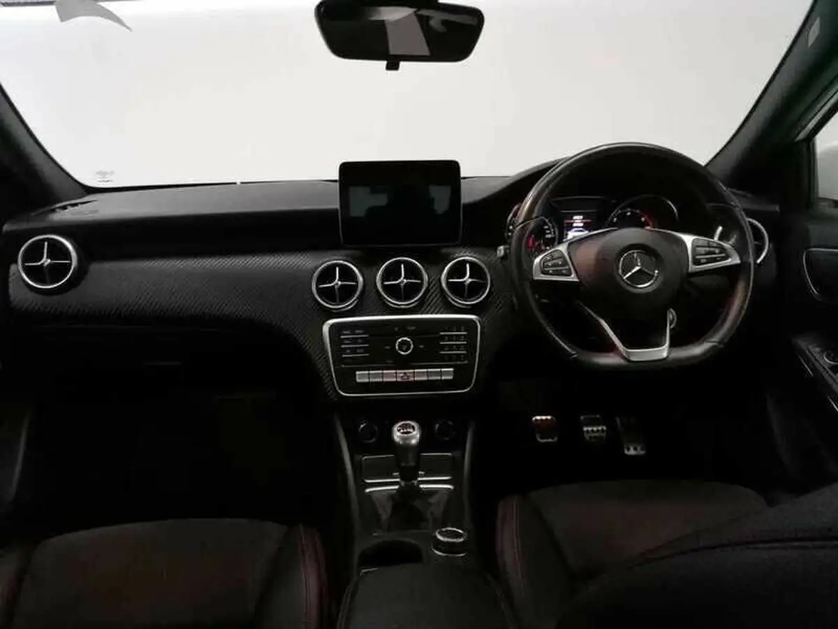 2017-mercedes-benz-a-class-15d-a180d-amg-line-ss-big-15